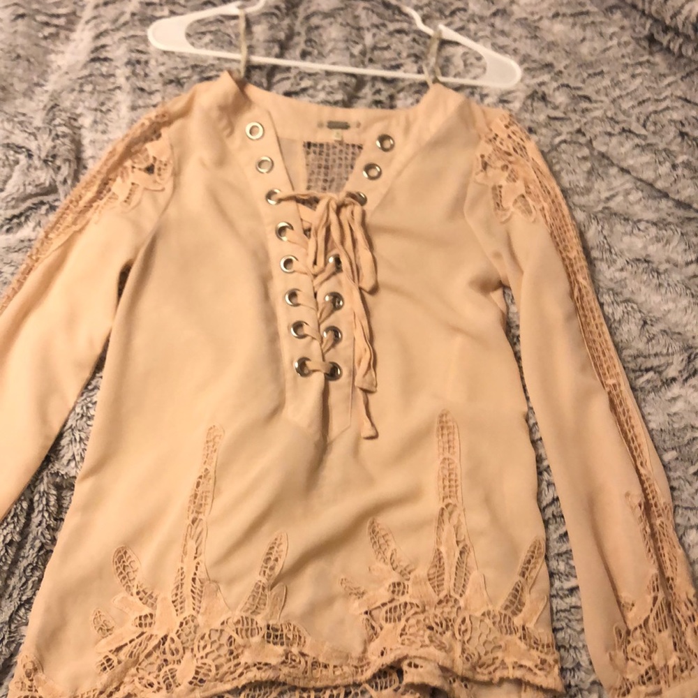 Long sleeve BKE boutique blouse